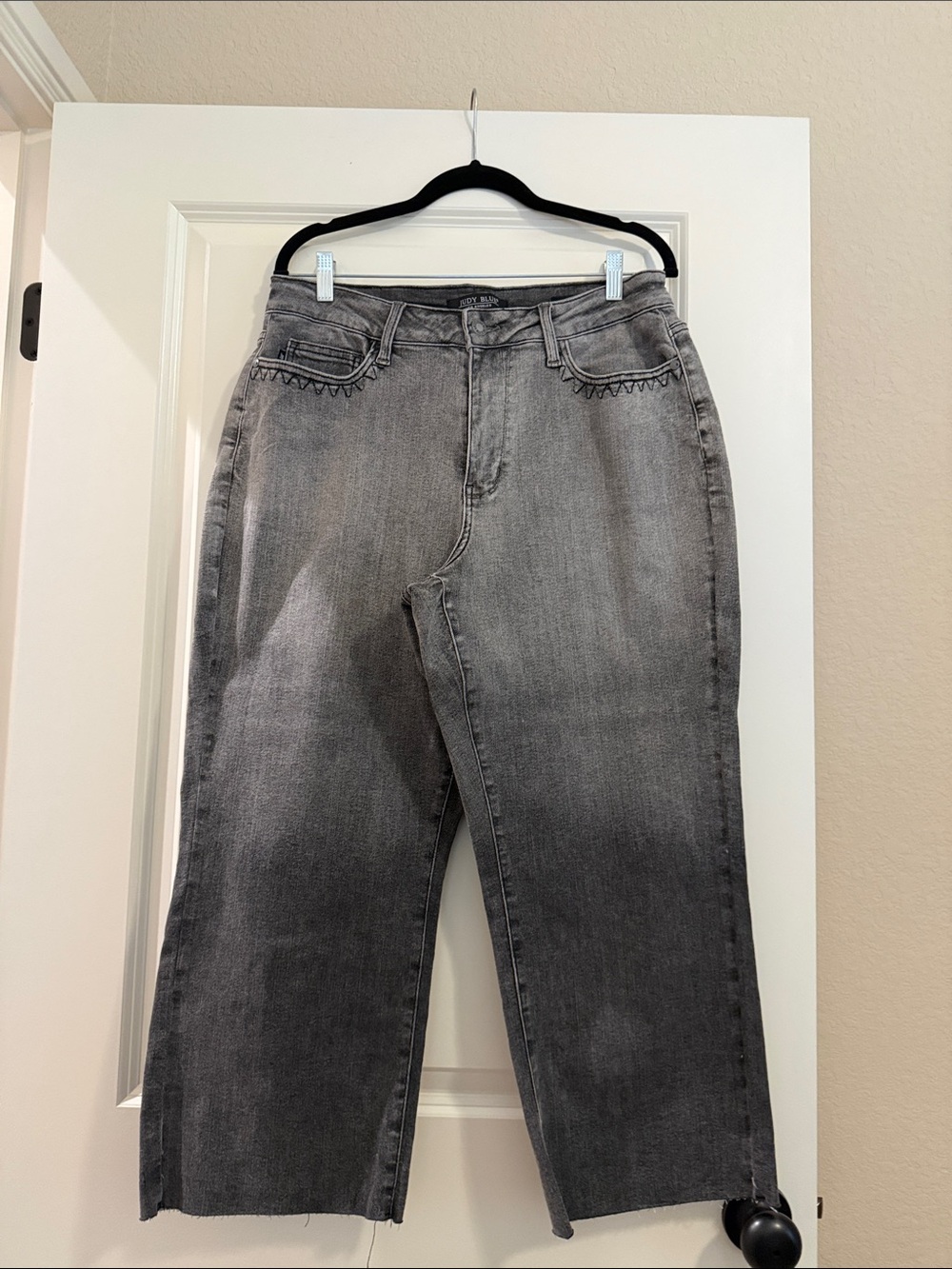 Judy Blue Washed Gray Ankle Crop Jeans